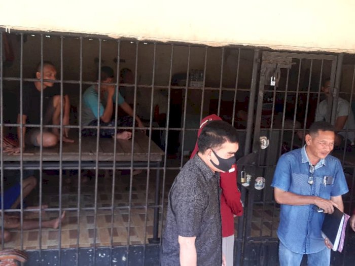 Puluhan orang ditemukan didalam kerangkeng di rumah Bupati Langkat