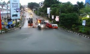 Tabrakan di Muara Rampak