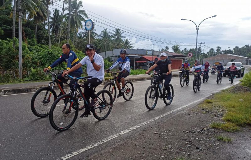 Jumat Sehat, Bupati dan SCC Morowali Gowes Bersama