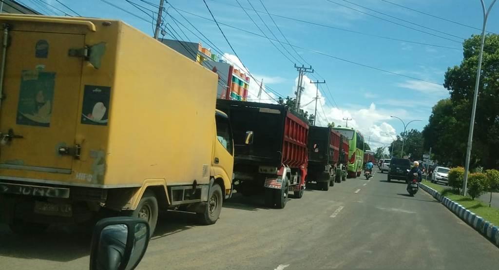 Solar Langka di Bengkulu, Ratusan Truk Antri Sampai Ratusan Meter