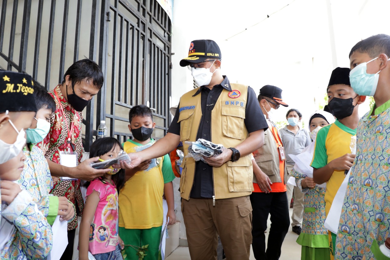 Indonesia Tunggu Enam Bulan Sebelum Keluarkan Kebijakan Buka Masker Akhiri Pandemi Covid-19