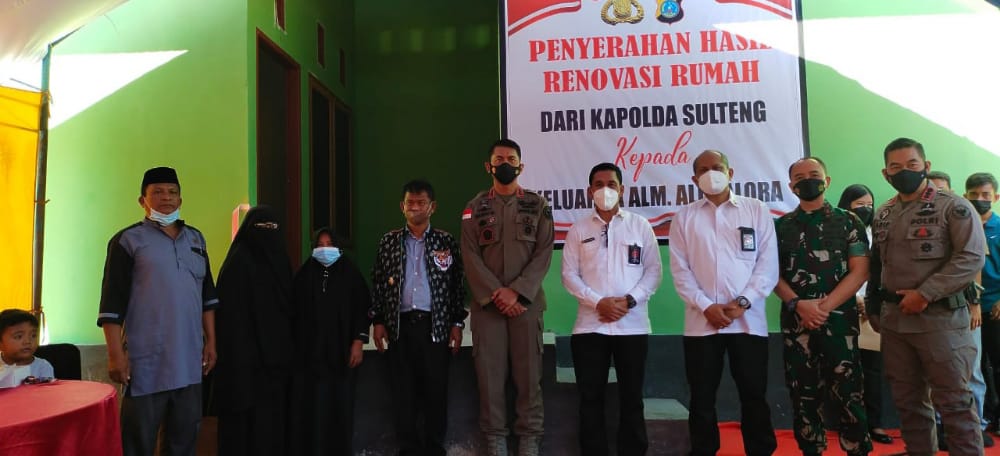 Istri Almarhum Ali Kalora di Poso Diberikan Renovasi Rumah Oleh Kapolda Sulteng