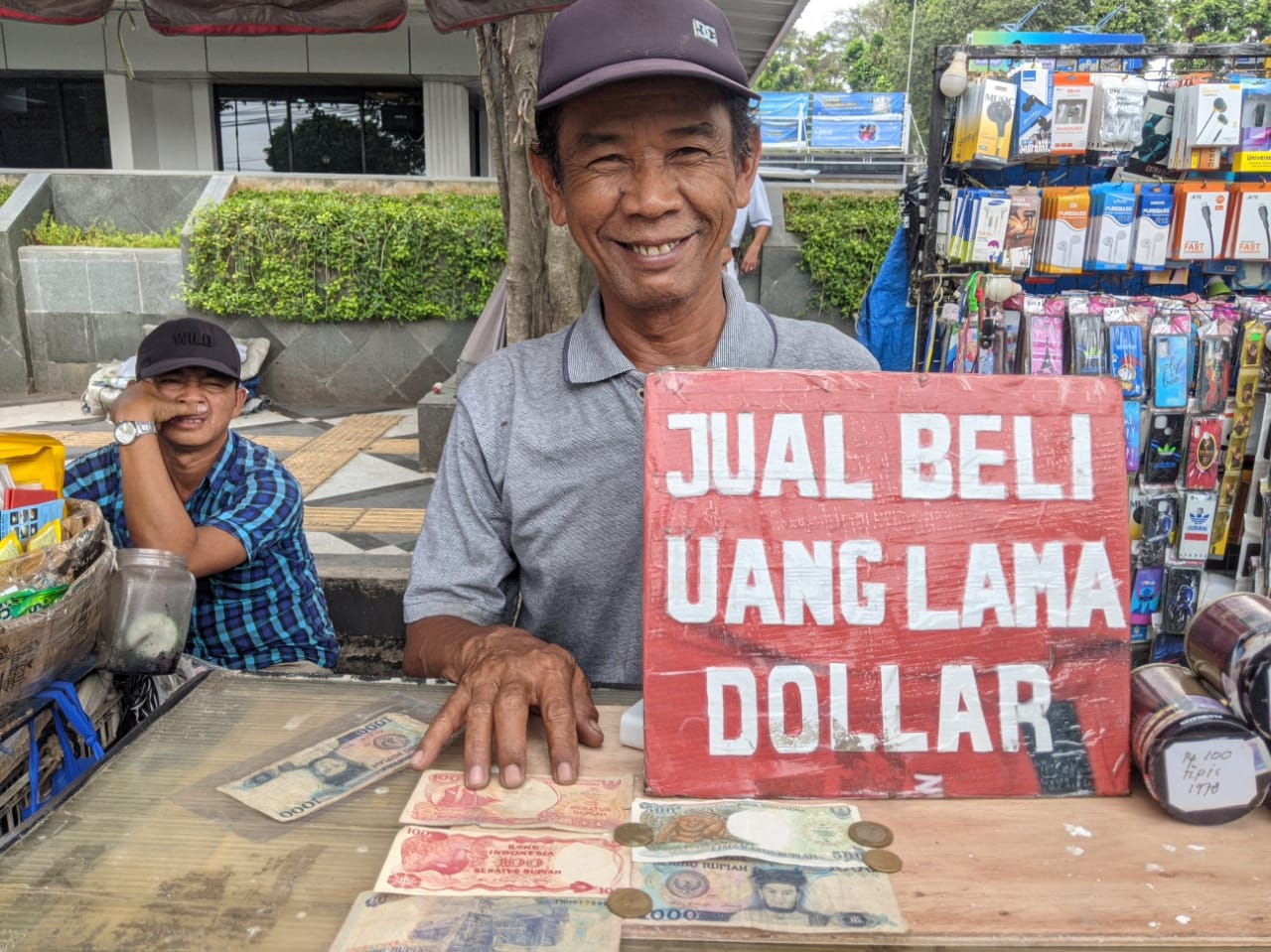 Mengintip Lapak Pedagang Uang Kuno di Bogor