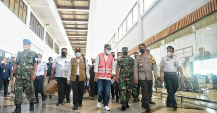 Pastikan Kelancaran Lalu Lintas saat Lebaran, Menhub Susuri Tol Jakarta-Cikampek