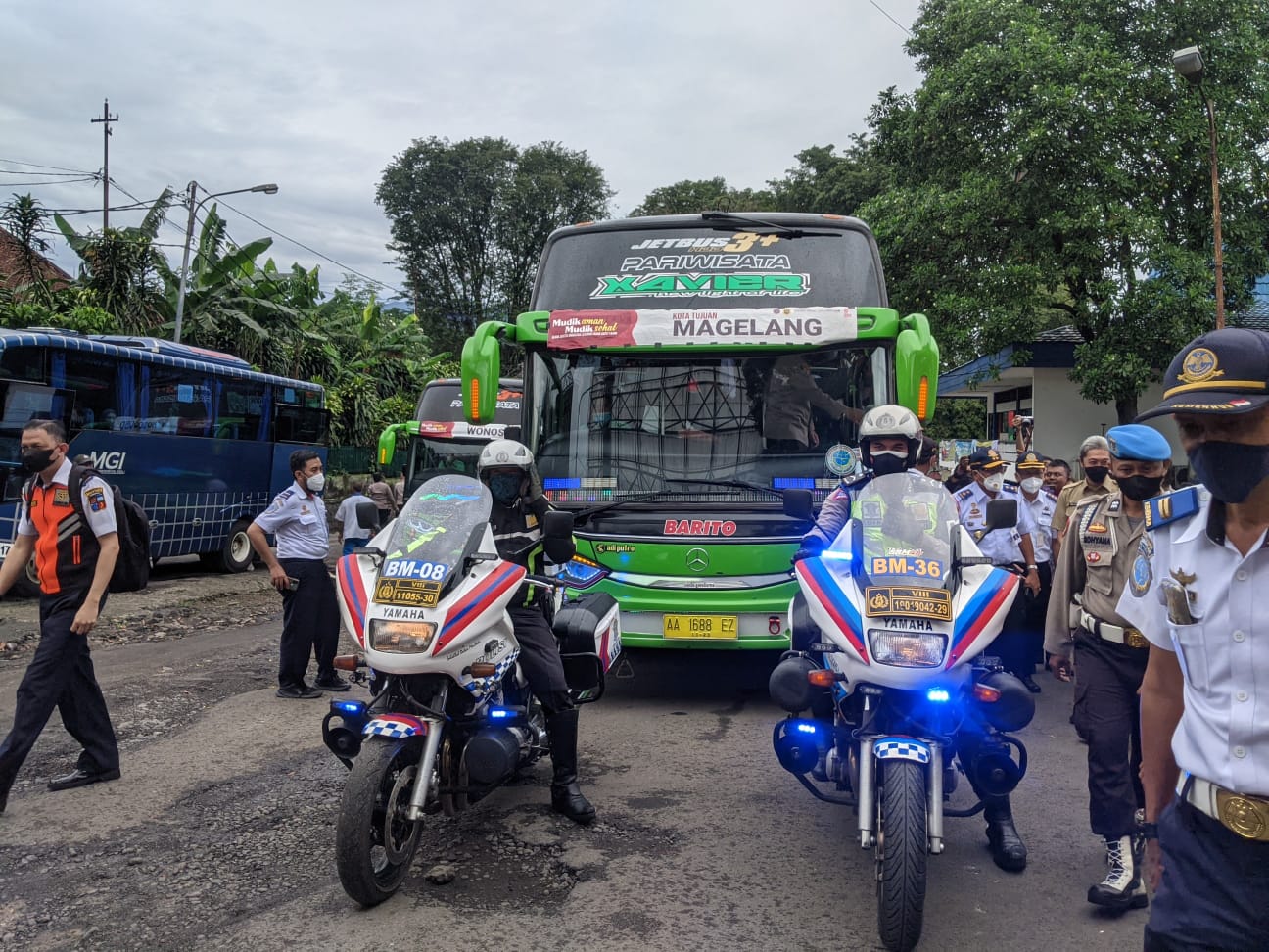 Wakil Walikota Bogor Dedie A Rachim menghadiri acara pelepasan bus mudik gratis tahun 2022/1443 H di Terminal Baranangsiang Bogor, Kamis (28/04/2022).
