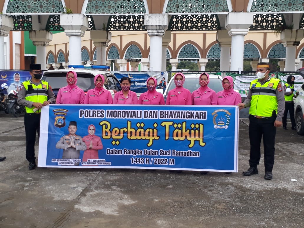 Polres Morowali berbagi takjil