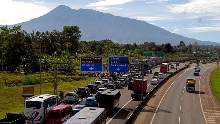 Hari Ini Diprediksi Terjadi Kepadatan Kendaraan di Jalur Puncak