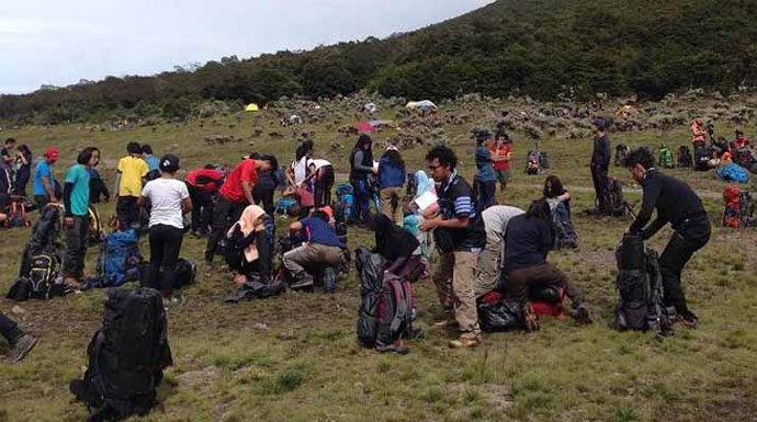 Pendakian Gunung Gede Pangrango Kembali Dibuka, Kapasitas Pendaki Maksimal 75 Persen