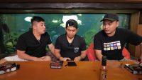 Irfan Hakim dan Tanboy Kun saat melakukan challange makan Keripik Pedas. YouTube : Tanboy kun