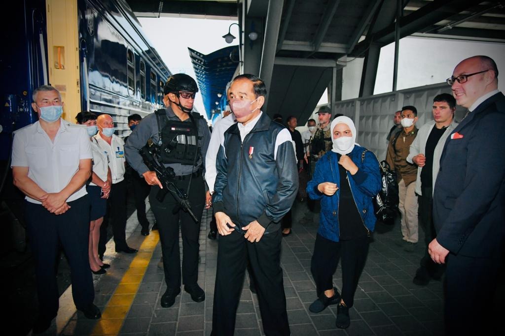 Presiden Jokowi dan Ibu Iriana Berangkat ke Rusia menggunakan Kereta Api. Foto: twitter @jokowi