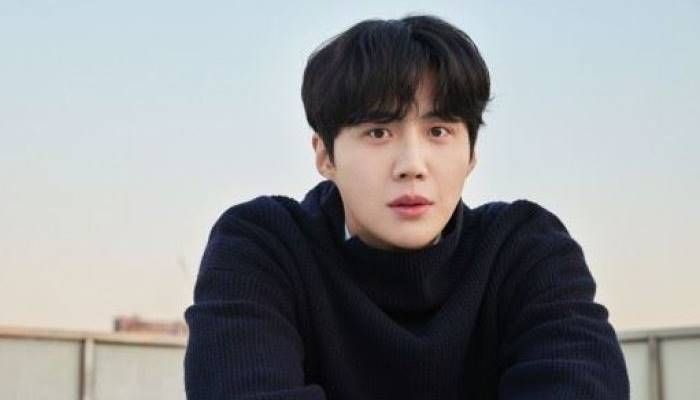 Kim Seon Ho akan menjadi pemeran utama pada pementasan teather Touching The Void. Foto: Istimewa