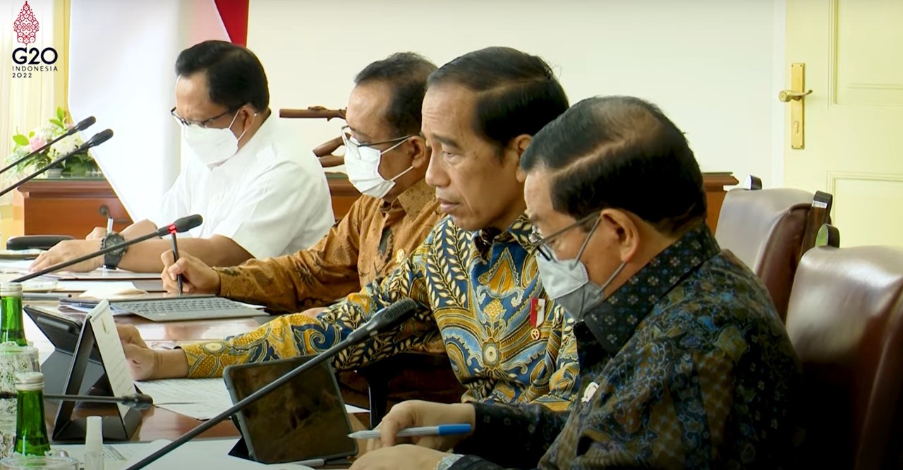 Rapat perkembangan dan penanganan Penyakit Mulut dan Kuku. Foto: YouTube Sekretariat Presiden