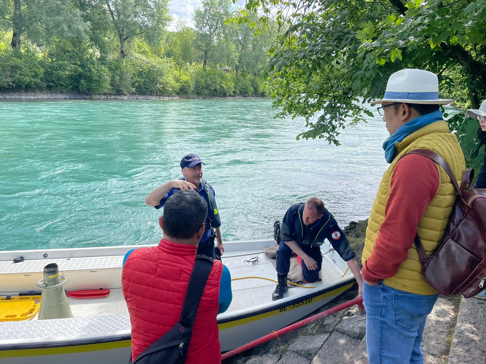 Ridwan kamil saat pencarian di Swiss