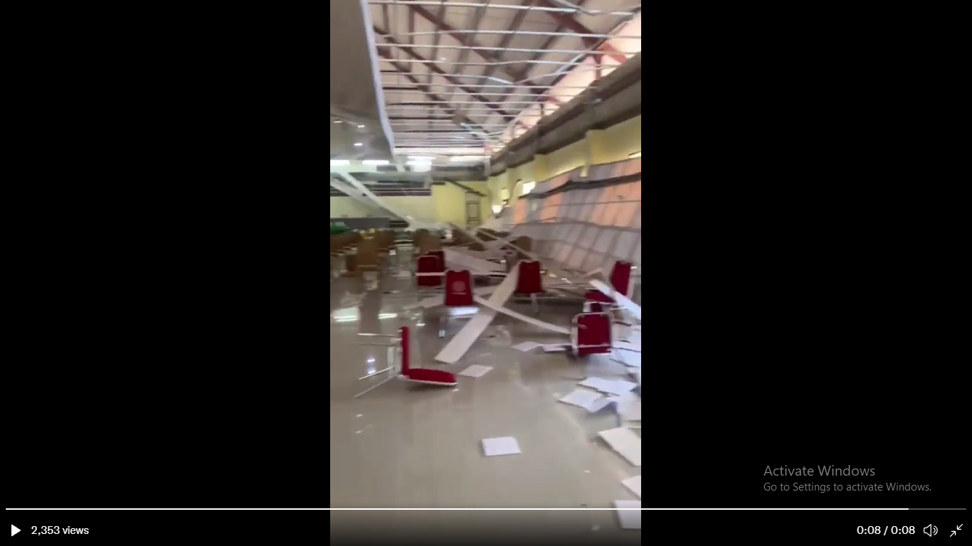 Tangkapan layar video yang menunjukkan gedung PKK di Sulawesi Barat ambruk akibat gempa berkekuatan 5,8 magnitudo.
