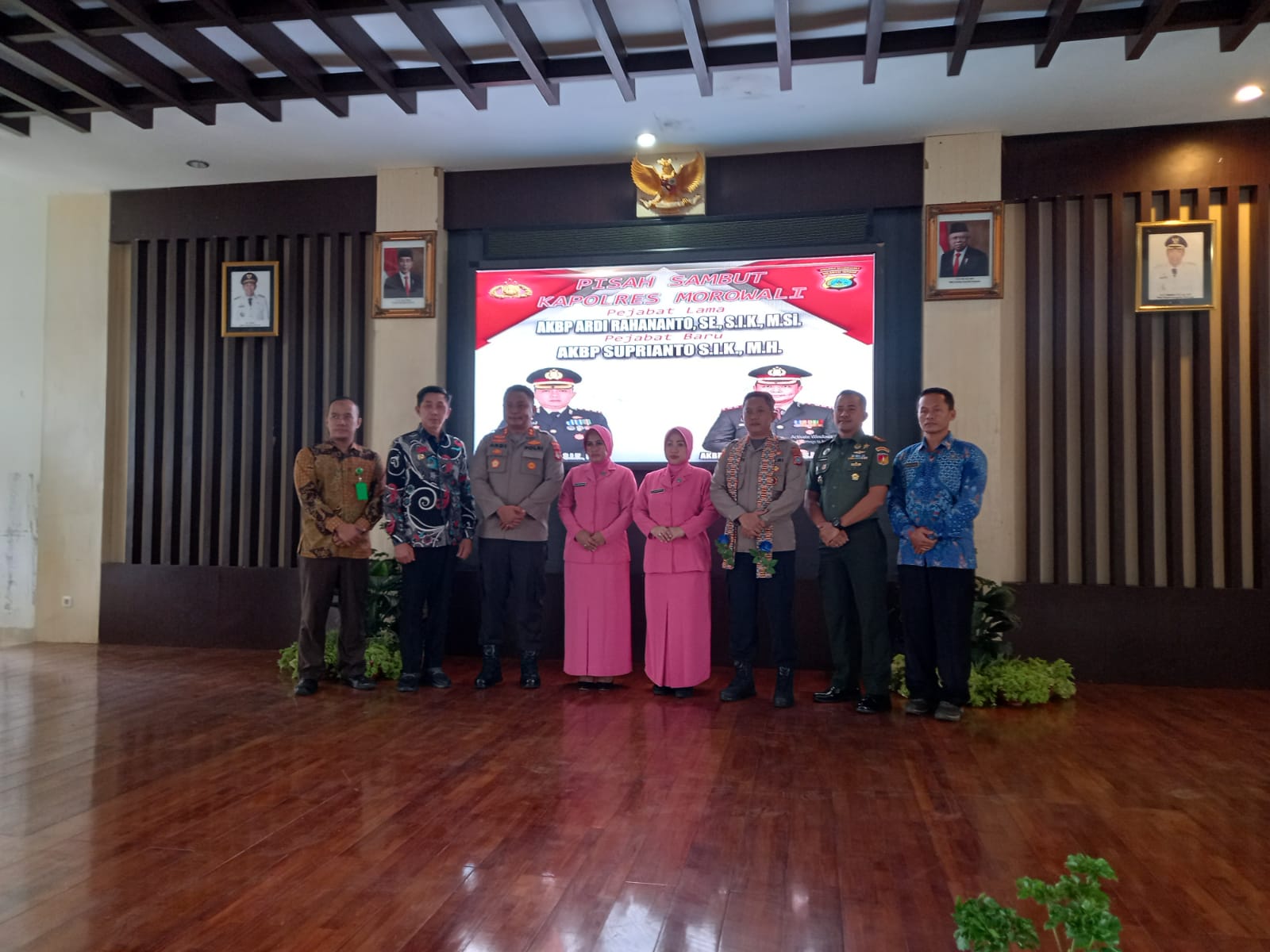 Pemda Morowali menggelar pisah sambut Kapolres setempat yang di ruang Pola, Kantor Bupati Morowali, Desa Bente, Kecamatan Bungku Tengah, pada Kamis, 30 Juni 2022. Foto: Supriyono