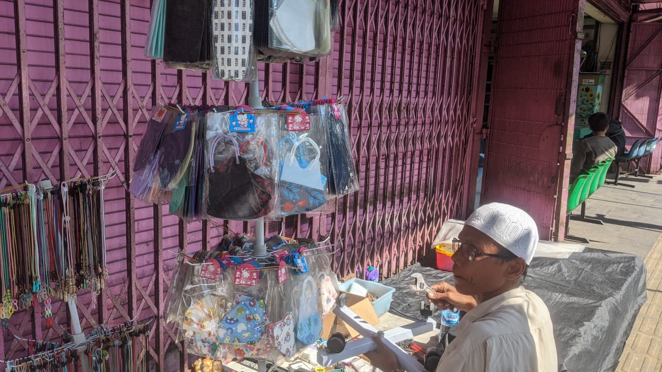 Penjualan Masker di Bogor Masih Laris di Tengah Landainya Covid-19