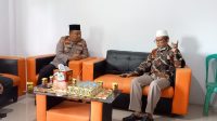 Kapolres Gorontalo Kota AKBP Ardi Rahananto mengunjungi Ketua MUI Kota Gorontalo Drs. KH. Abdul Muin Mooduto di Kelurahan Tamalate, Kecamatan Kota Timur, Kota Gorontalo, pada Rabu 27 Juli 2022.