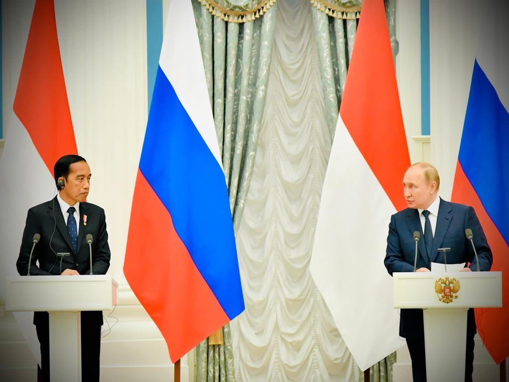 Jokowi saat bertemu dengan Presiden Rusia Vladimir Putin ,di Istana Kremlin, pada Kamis sore 30 Juni 2022.