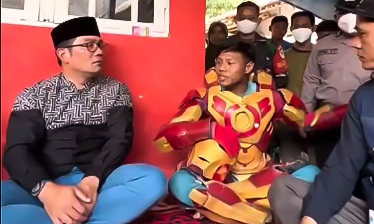 Ridwan Kamil Datangi ‘Iron Man’ Penyelamat Korban Kecelakaan Truk Pertamina di Cibubur