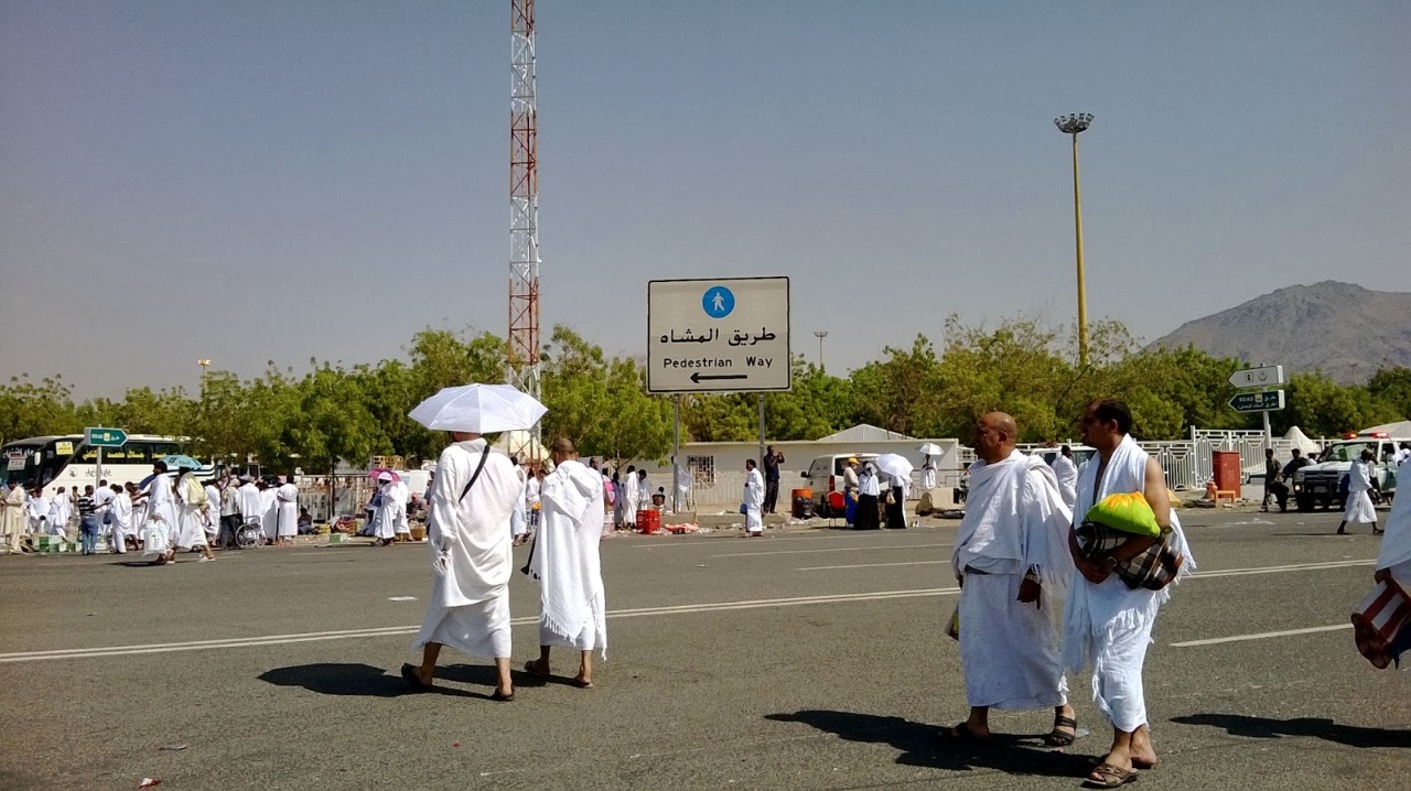 Tantangan jaman haji di Arafah Cuaca panas dan Angin Besar. Foto: islamic-center.or.id