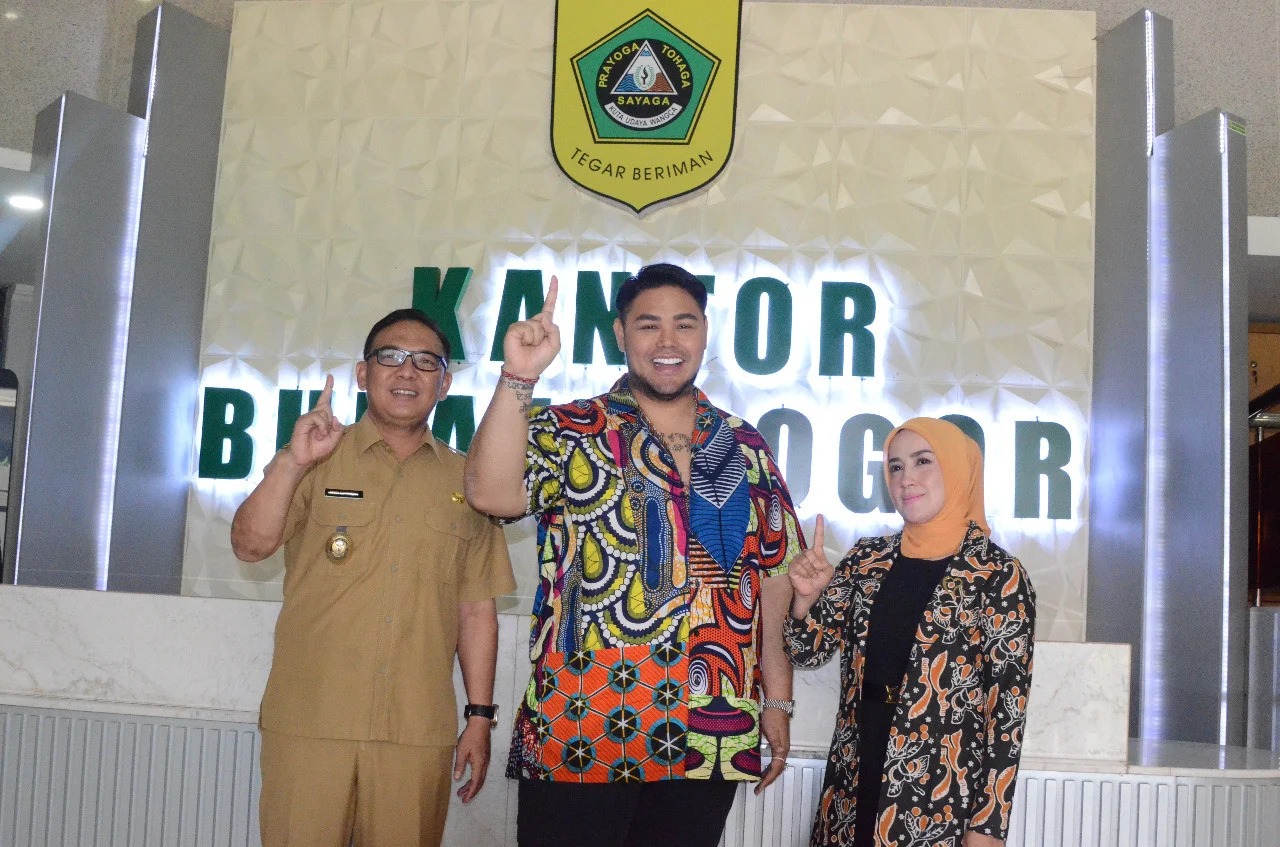 Ivan Gunawan Temui Plt Bupati Untuk Populerkan Batik Asal Bogor