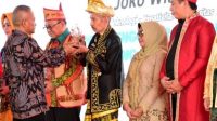 Bupati/ Wali Kota penerima Penghargaan AK-PWI Pusat pada HPN 2022 di Kendari. Disaksikan Presiden Joko Widodo.