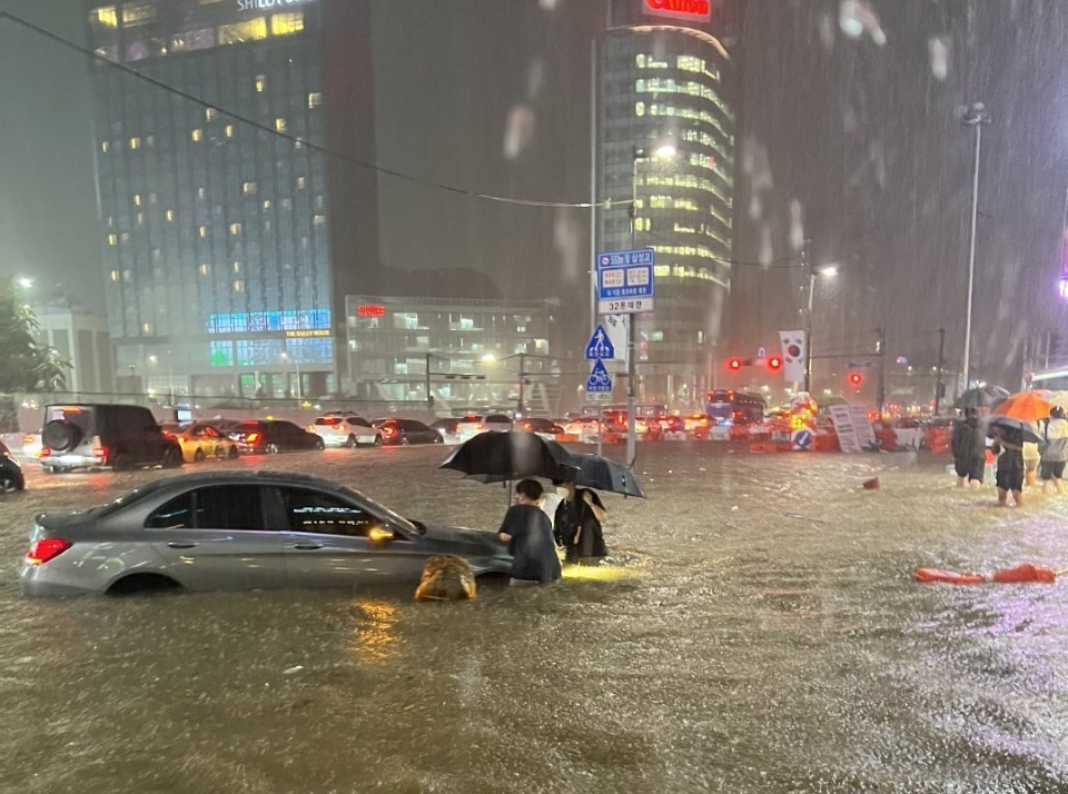 Distrik Elit Selatan Seoul, Gangnam Tergenang Banjir 7 Orang Tewas