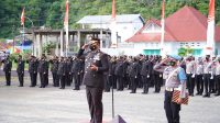 Polres Gorontalo Kota menggelar upacara pengibaran bendera merah putih di halaman Mako Polres , Rabu (17/8/2022).