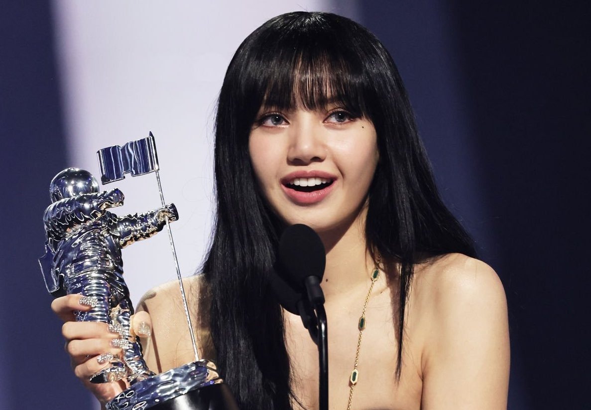 Lisa BLACKPINK Sabet Trofi Best K-Pop di MTV VMA 2022