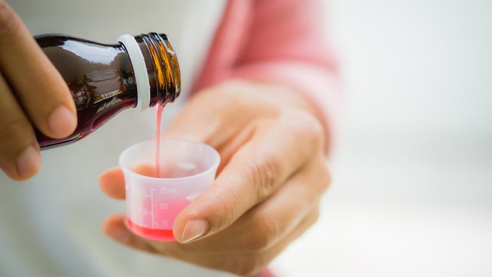 Pemerintah Setop Penjualan Obat Sirup untuk Mewaspadai Gagal Ginjal Akut