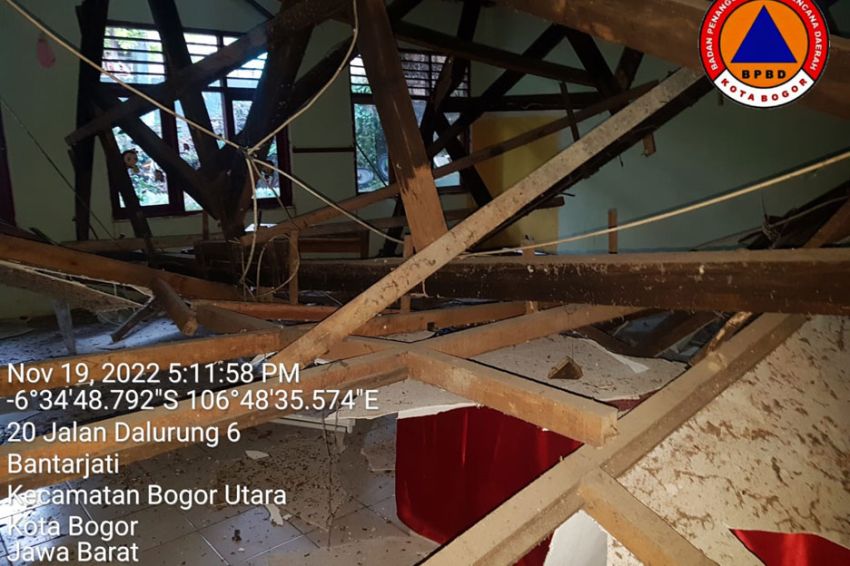 Bangunan Ruang Kelas SDN Bantarjati 9 Bogor Ambruk