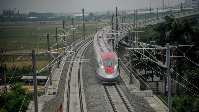 Kereta Cepat Jakarta-Bandung Kekurangan Dana Karena Biaya yang Membengkak