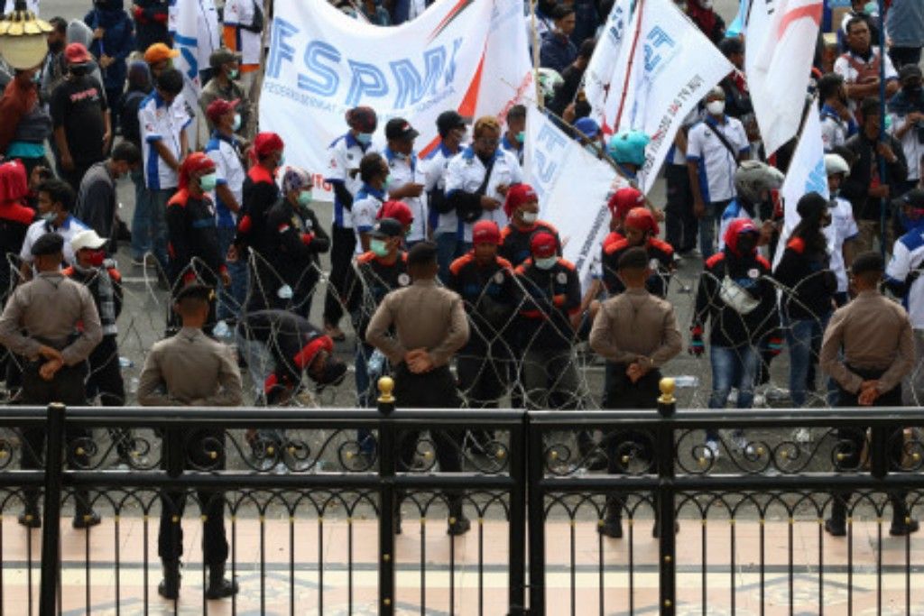 Takut Rusuh! Demo Mahasiswa dan Buruh Dijaga 2.000 Personel Polisi