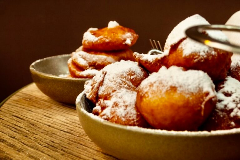 Oliebollen Kue Donat Belanda yang Mirip Odading, Gimana Sih Buatnya?