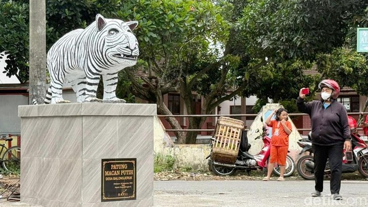 Patung Macan Putih Viral di Kediri, Kepala Desa Akui Pakai Dana Pribadi Bukan APBDes