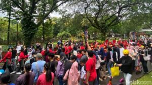 TMII Ganti Kembang Api dengan 1.000 Lilin sebagai Bentuk Kepedulian Korban Bencana