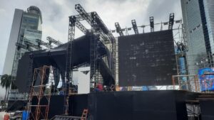 Panggung Perayaan Tahun Baru 2026 di Bundaran HI Mulai Didirikan, Tanpa Kembang Api