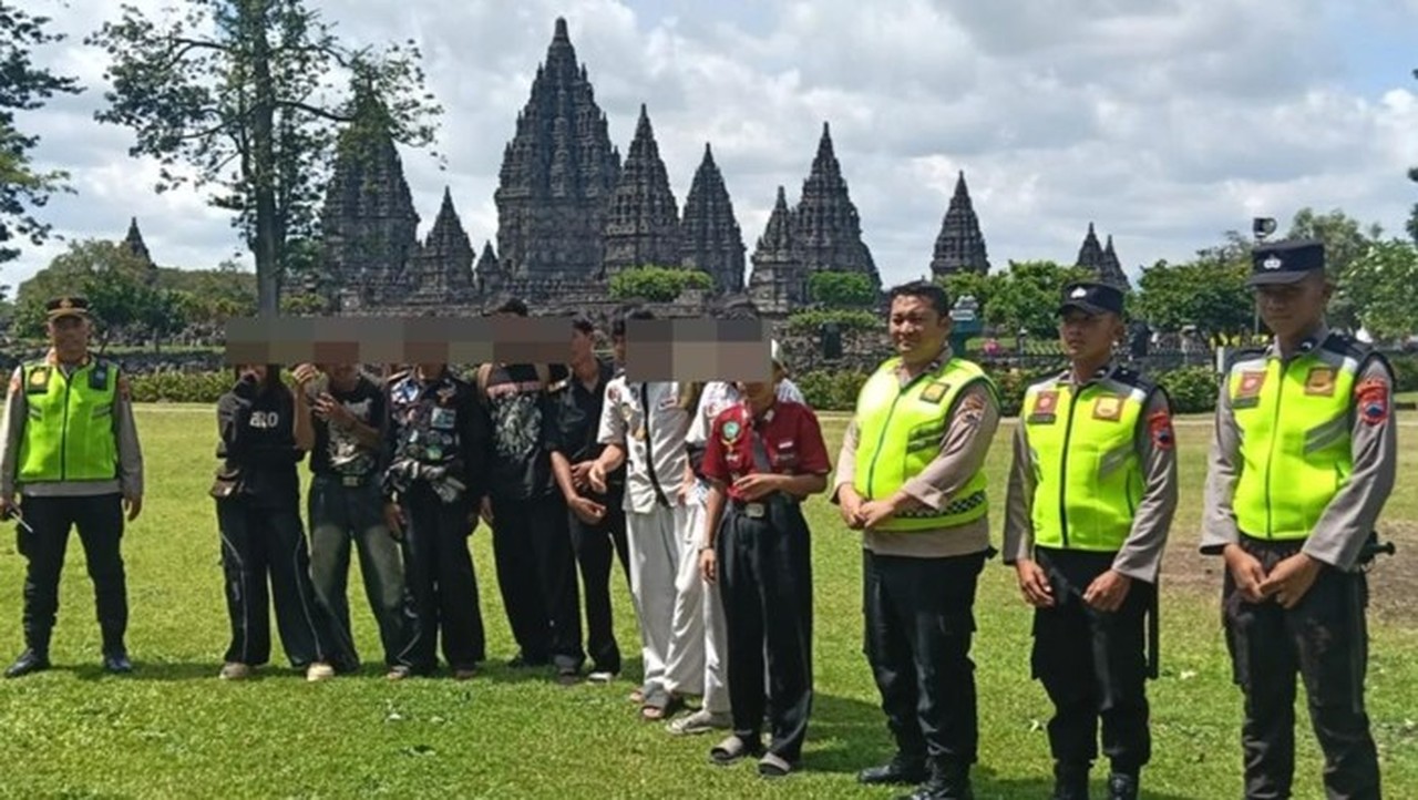10 Pelajar Sukabumi Nekat Lompat Pagar Candi Prambanan, Akui Tak Punya Uang untuk Tiket