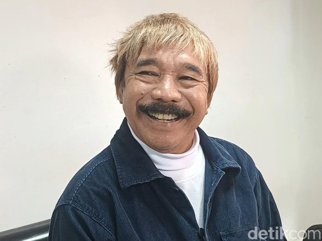 Opie Kumis Ungkap Kunci Harmonis Rumah Tangga Meski Berpoligami: Saling Pengertian dan Tak Egois Opie Kumis Ungkap Kunci Harmonis Rumah Tangga Meski Berpoligami: Saling Pengertian dan Tak Egois