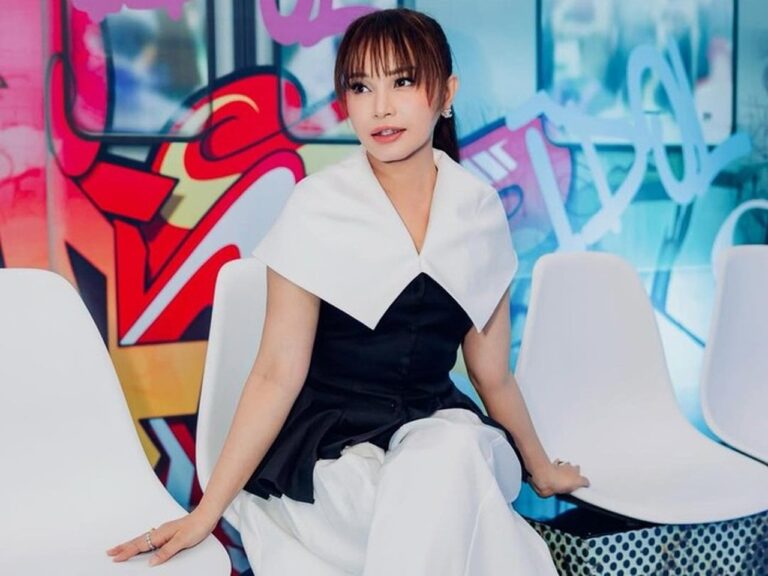 Penyanyi Rossa Sumbangkan Zakat Mal Rp 500 Juta untuk Korban Bencana Sumatera