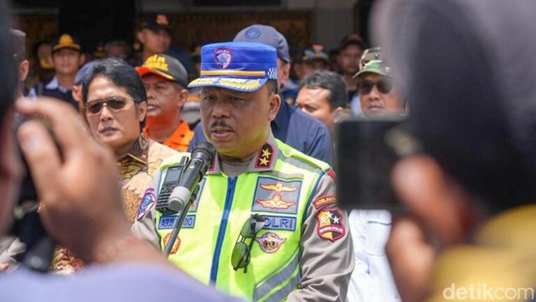 Kakorlantas: 1,85 Juta Kendaraan Tinggalkan Jakarta via Tol, Puncak Arus Mudik Terlewati Kakorlantas: 1,85 Juta Kendaraan Tinggalkan Jakarta via Tol, Puncak Arus Mudik Terlewati