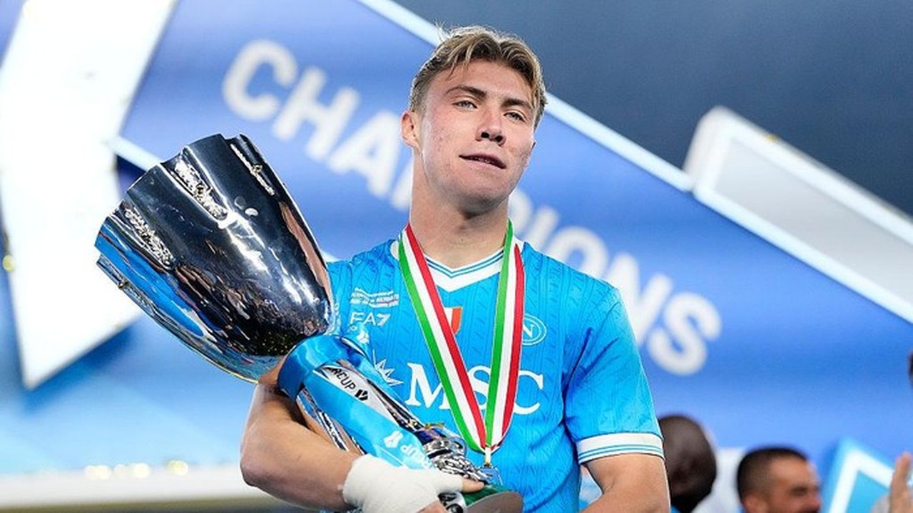 Conte Puji Hojlund: Masih Muda, Berkembang Pesat, dan Dominan di Napoli