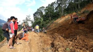 Longsor Aceh Tengah: Hujan Deras Timpa Jalur Alternatif, Warga dan Mobil Terjebak