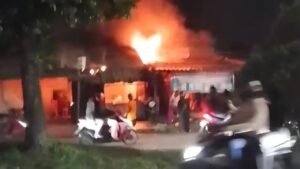 Rumah Makan di Katulampa Bogor Dilalap Api, Dua Pegawai Dilarikan ke Puskesmas