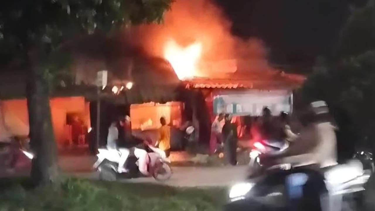 Rumah Makan di Katulampa Bogor Dilalap Api, Dua Pegawai Dilarikan ke Puskesmas
