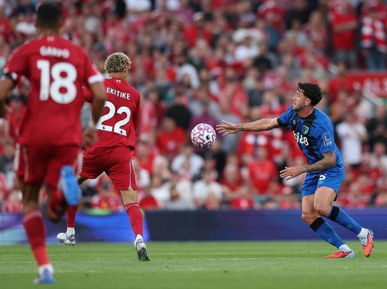 Perebutan Marcos Senesi Memanas: Real Madrid, Barcelona, dan Juventus Bersaing Ketat