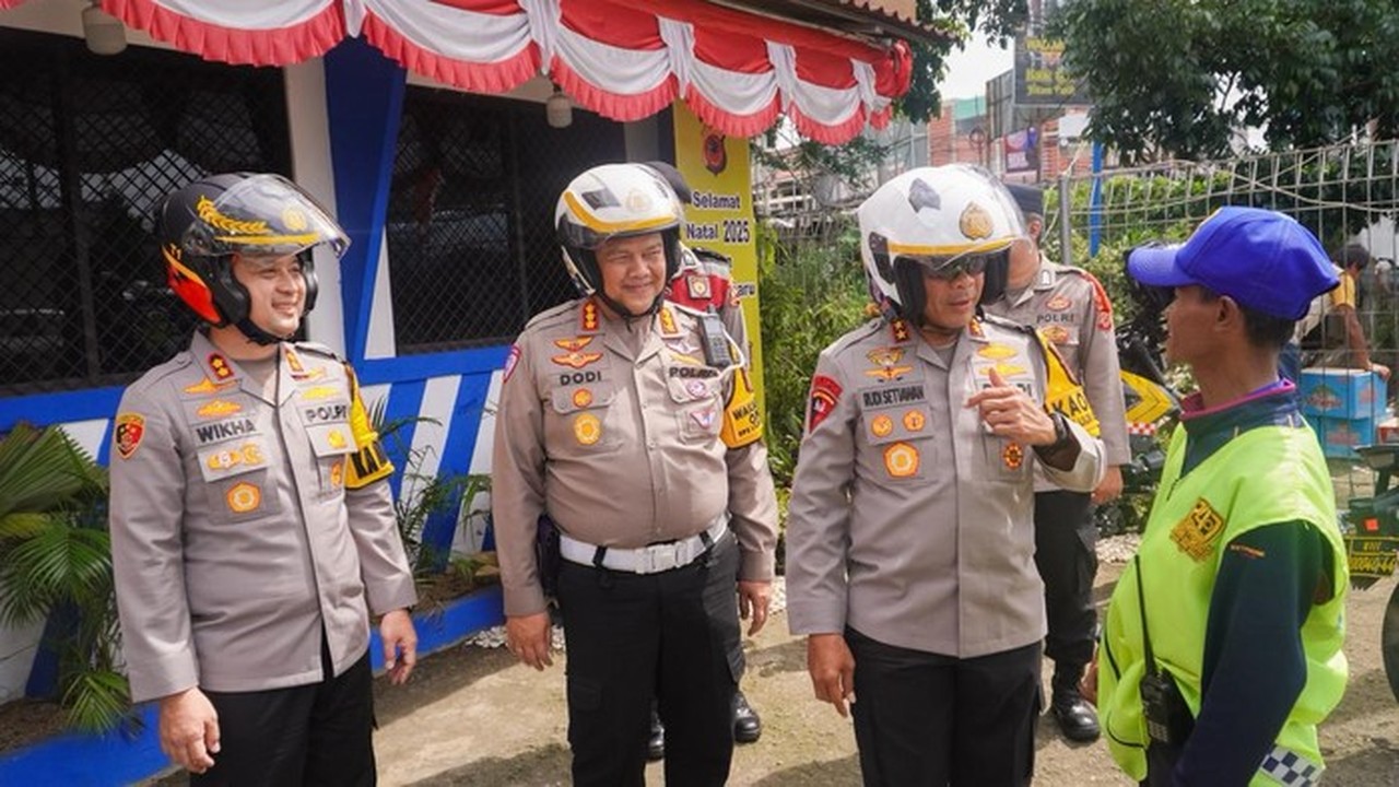 Kapolda Jabar dan Kapolres Bogor Tinjau Aktivitas Sukarelawan Pengatur Lalu Lintas di Jalur Alternatif Puncak